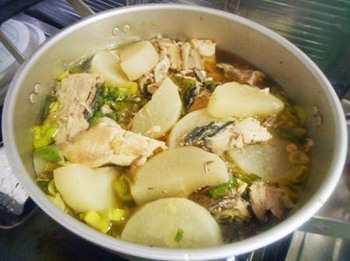 男の料理!!お鍋いっぱいの『ブリ大根』 ^^