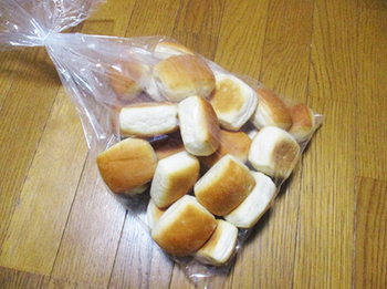 あじかさんで『テーブルロールと食パン』購入!! ^^