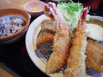 誘惑に負けた^^;『贅沢!!ごちそうフライ定食』