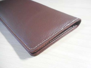 新作!!『スリムなレザーの長財布』 ^^