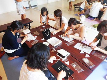 『大人可愛い♡アクセサリー作り倶楽部』8月の会の様子 ^^
