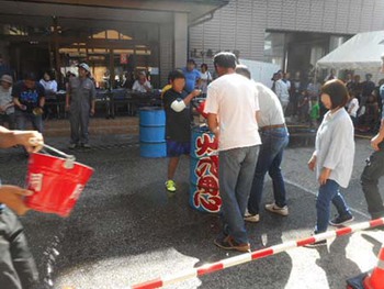 『バケツ注水大会』からの『スタバデビュー』 ^^