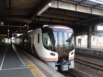 初めて『高山駅のホーム』へ… ^^