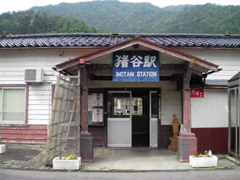 『猪谷』まで、汽車に揺られて…