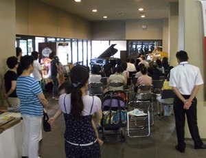 りとむランチタイムコンサート