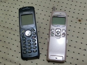 これは、、、今ではもう過去の携帯！？