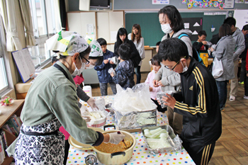 10/23 防災広場in花里小(家族参観日) 10/23 防災広場in花里小(家族参観日)