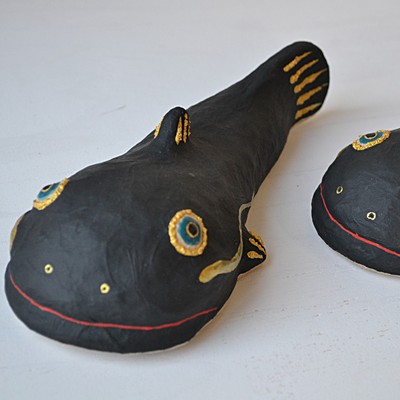 平野明さんの張り子作品 『鯉皿』 平野明さんの張り子作品 『鯉皿』