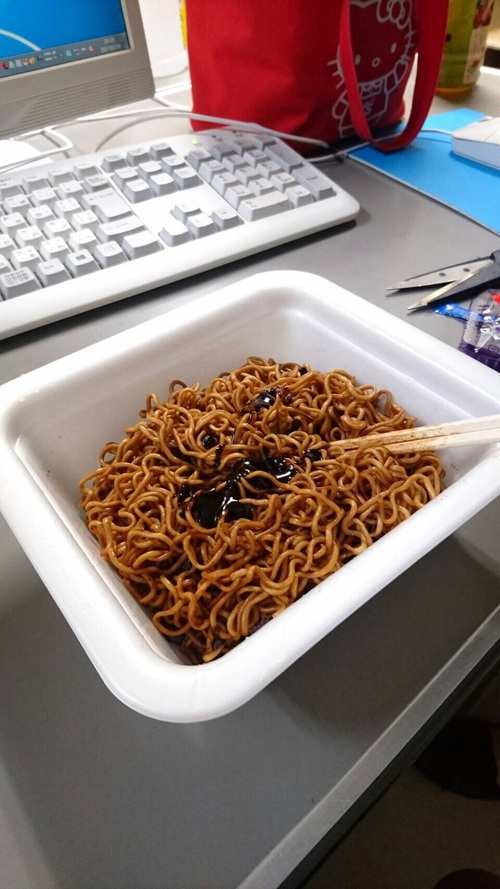 スイーツ大好き男子が行く!! チョコ味の一平ちゃん スイーツ大好き男子が行く!! チョコ味の一平ちゃん