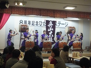 美女揃いの太鼓