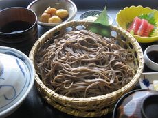 お盆のお昼ご飯は、本陣平野屋で