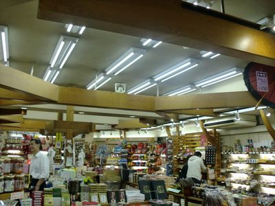 駅前売店「おおたか」LED電球に総入れ替え!