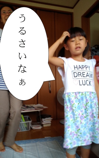 踊る母とけん制する娘 踊る母とけん制する娘