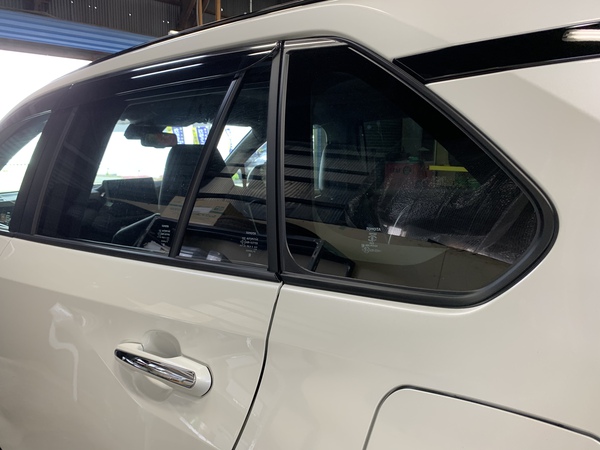 新型 トヨタ RAV4 カーフィルム施工! 新型 トヨタ RAV4 カーフィルム施工!