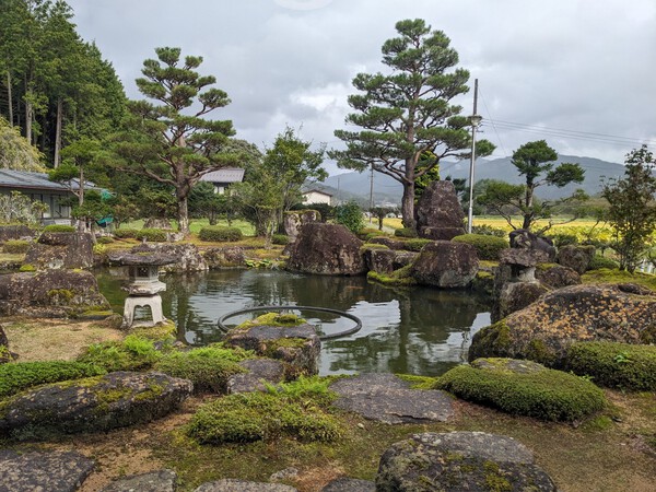 田園風景に溶け込む「「 飛騨一之宮町の手打ち、そば屋」」・・・平庭 ひらにわ、庭園も見事です。 2024.10.08 田園風景に溶け込む「「 飛騨一之宮町の手打ち、そば屋」」・・・平庭 ひらにわ、庭園も見事です。 2024.10.08