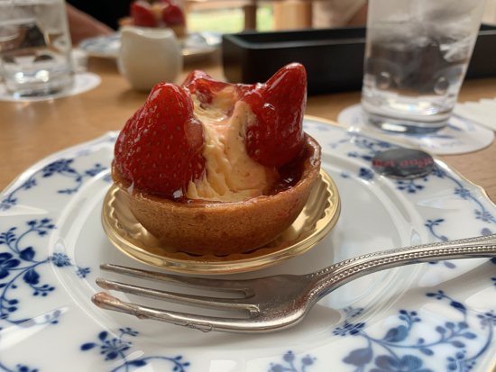 イチゴいっぱい【苺タルト&いちご大福】販売中 イチゴいっぱい【苺タルト&いちご大福】販売中