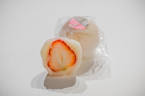 イチゴいっぱい【苺タルト&いちご大福】販売中 イチゴいっぱい【苺タルト&いちご大福】販売中