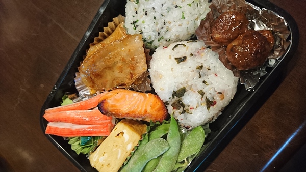 なぜか春はお弁当(/。\) なぜか春はお弁当(/。\)
