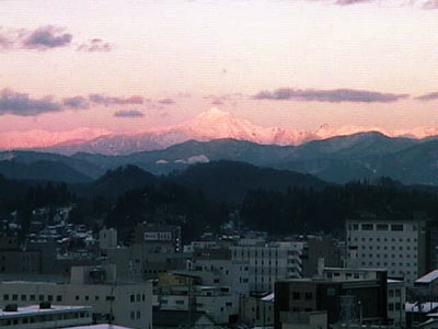 ピンクに染まる北アルプス連峰