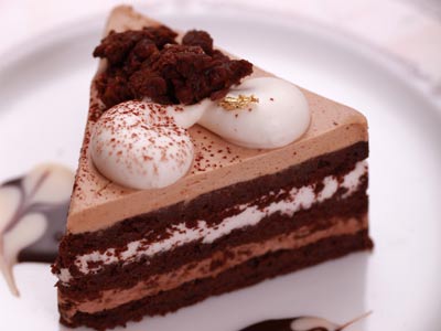 チョコとプラリネクリームのケーキ