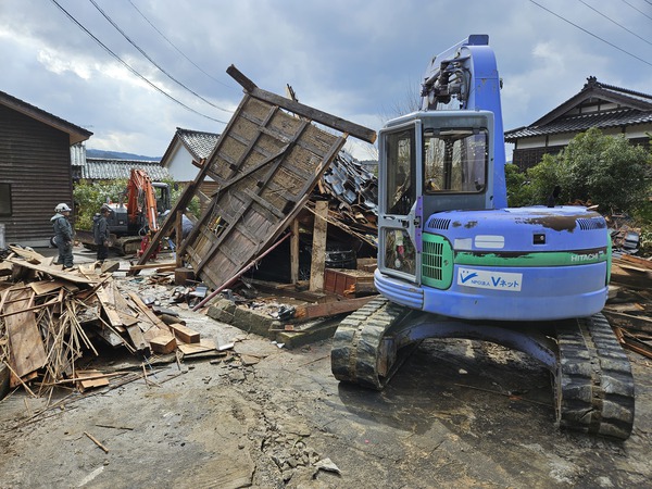 能登半島地震支援活動2月10日難しい状況から車を救出 能登半島地震支援活動2月10日難しい状況から車を救出