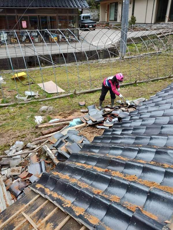 能登半島地震支援活動3月7日解体取り出しを手作業で