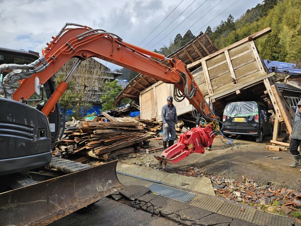 能登半島地震支援活動2月10日難しい状況から車を救出 能登半島地震支援活動2月10日難しい状況から車を救出