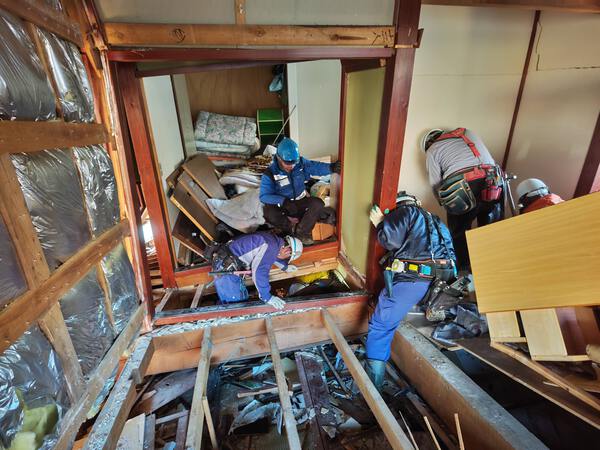 能登半島地震支援活動2月17日ご家族の大切なものを 能登半島地震支援活動2月17日ご家族の大切なものを