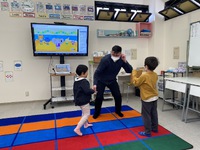 小さいころからネイティブの発音に触れていきます。 2023/04/07 14:34:38