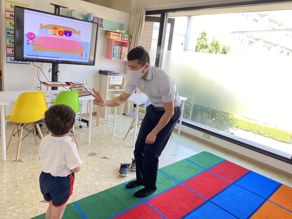 体も動かしながら、身につく英語のレッスン！