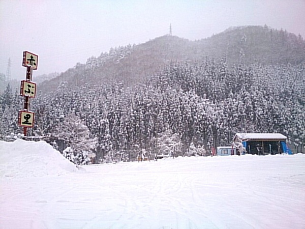 雪がひどいです・・・