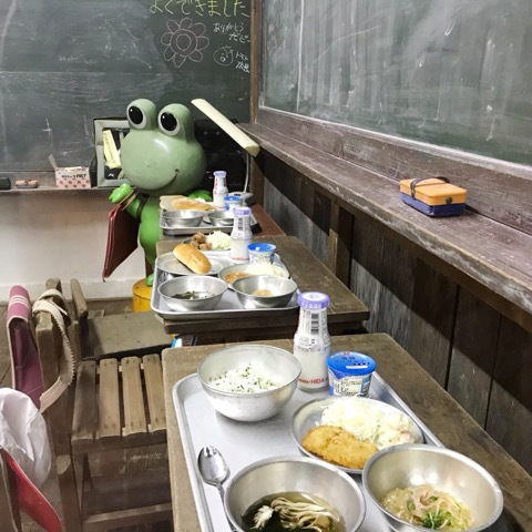 給食食べに行こう♪