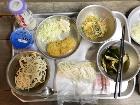 給食食べに行こう♪