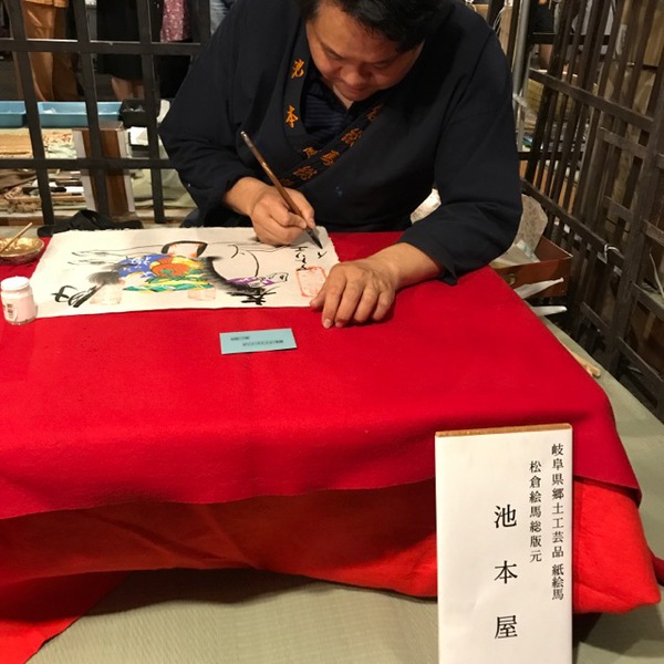 高山陣屋前夜市で、憧れの絵馬を♡