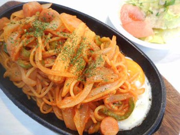 『鉄板ナポリタン』♡ ^^