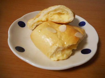 今度は『クリームパン』 ^^