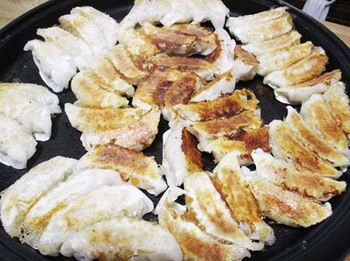 今日のお昼は『餃子パーティー』 ^^