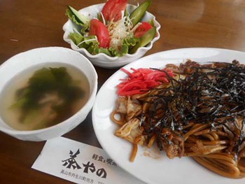 『茶やの』さんの　焼きそばセット　^^