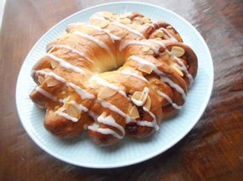 今回の手作りパンは『シナモンロール』 ^^