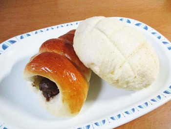 今回の手作りパンは『チョココロネ＆メロンパン』 ^^