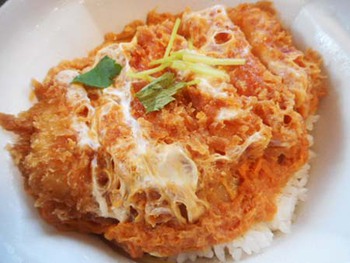 『かつ庵』さん　お持ち帰りのかつ丼弁当～ ^^
