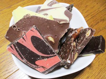 『割れチョコ　1kg』って… ^^;