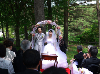 森の中の結婚式♪