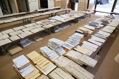 桜洞区有の古文書等の点検・管理・虫干し作業行われる