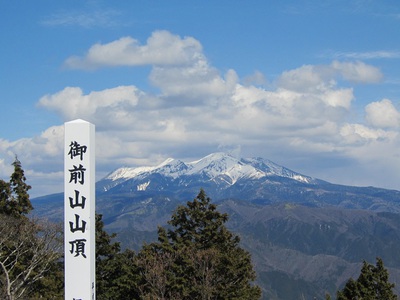 御嶽山を見比べると