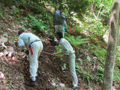 駐車場（水洞平）と登山道の整備を行いました