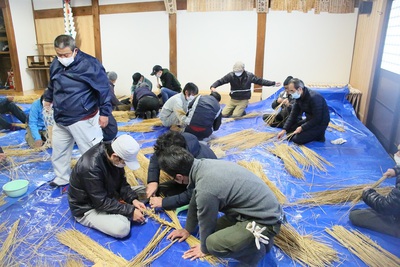 縣神社のしめ縄作り