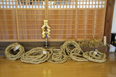 縣神社のしめ縄作り