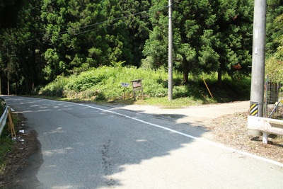 御前山登山道の案内標示板と落とし物情報