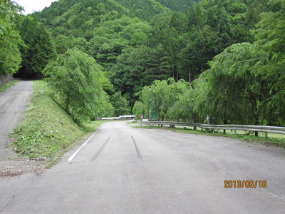 登山口の草刈り作業